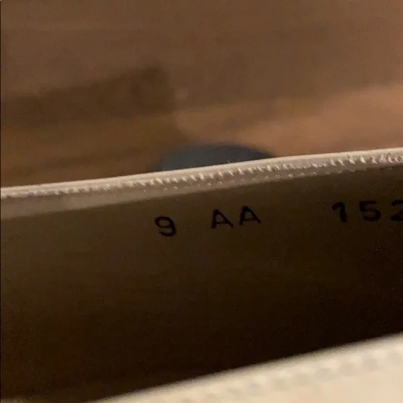 Salvatore Ferragamo Vintage Ivory Leather Pumps – Classic Elegance - Picture 12 of 12